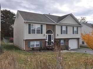 4925 Player Dr NE, Roanoke, VA 24019