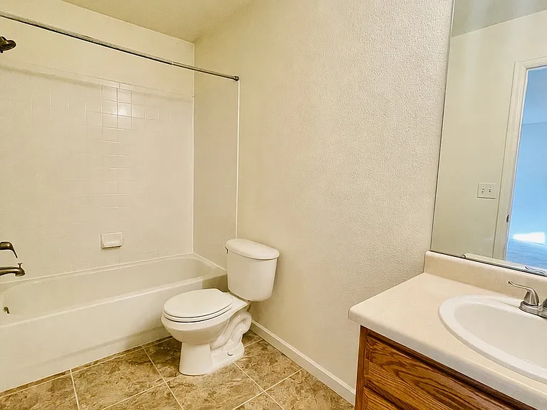 8196 S Norfolk St — Photo 15
