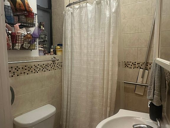 4th image of 503 E 83rd St APT 1R