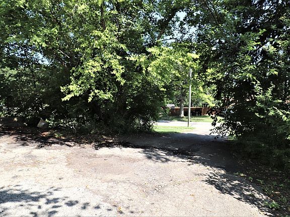 4th image of 945 Harbury Dr