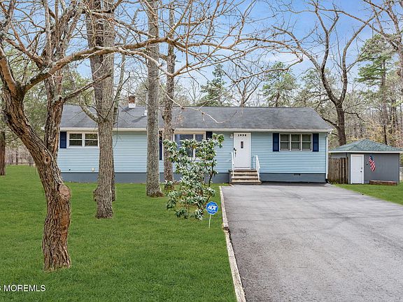 3rd image of 1036 Lakehurst Avenue