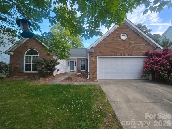 8418 Red Cypress Ct, Charlotte, NC 28216