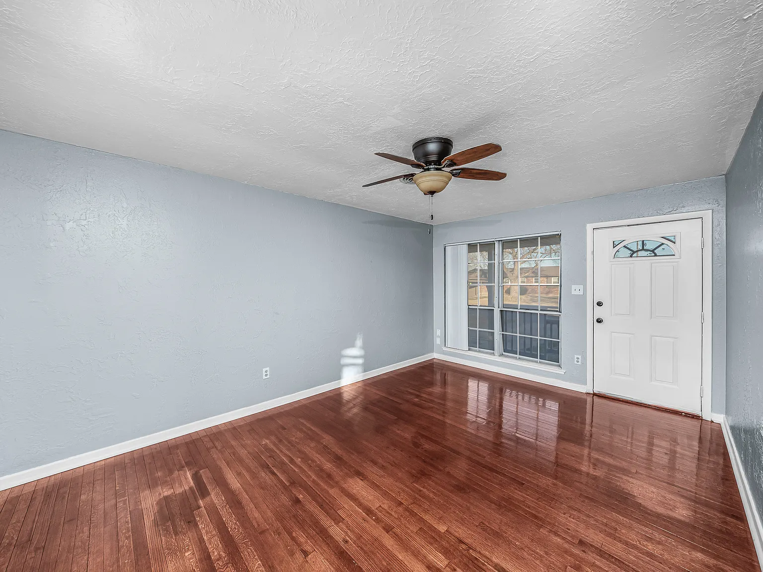 3 bed, 1000 sqft, $1,195 — Photo 3