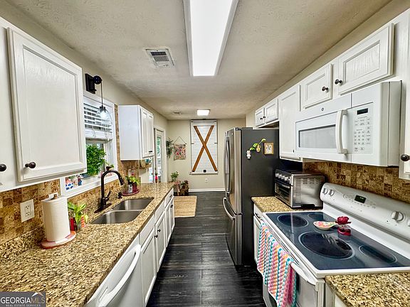 5th image of 37 Nantucket Dr
