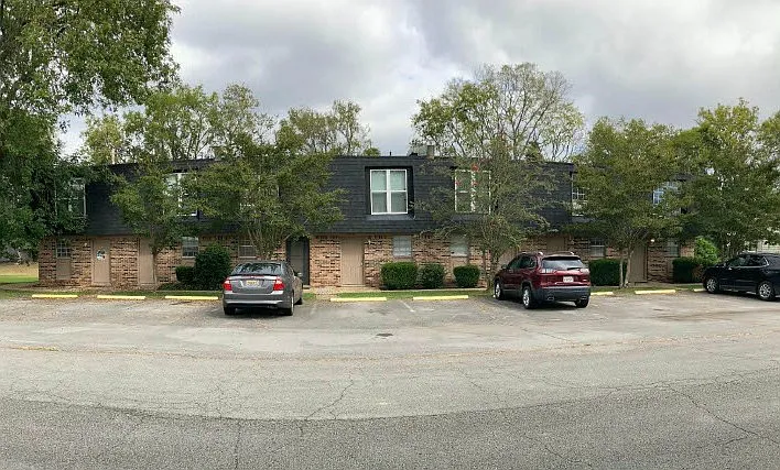 2 bed, 1.5 bath, 875 sqft, $850 — Photo 1