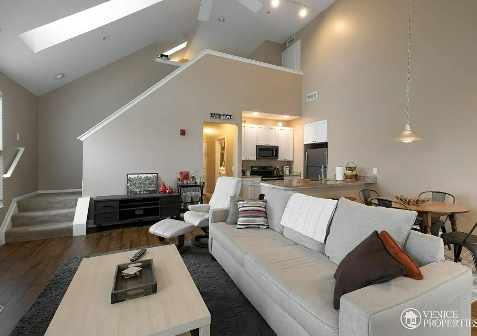 Three Bedroom with Garage near Grandview — Photo 4