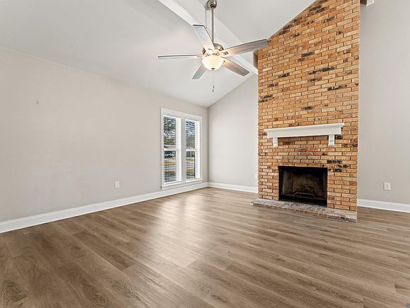5th image of 9842 Hawthorne Dr