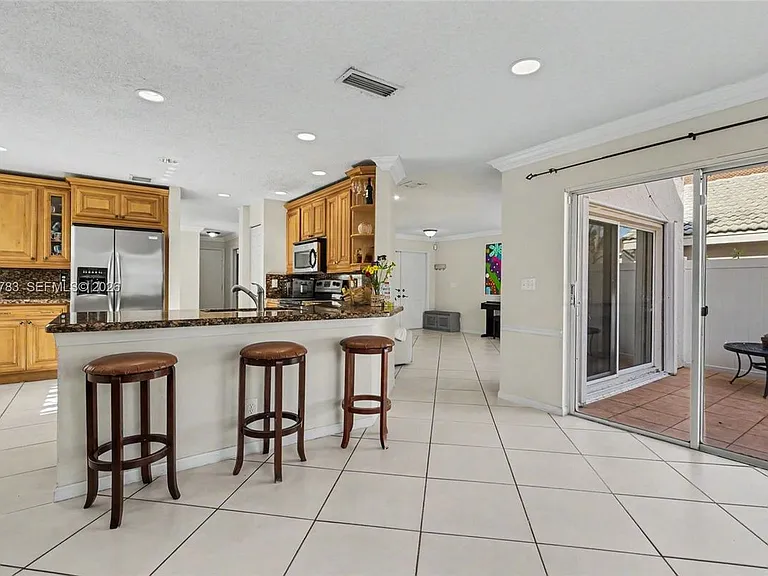 17367 SW 20th Ct #17367 — Photo 6