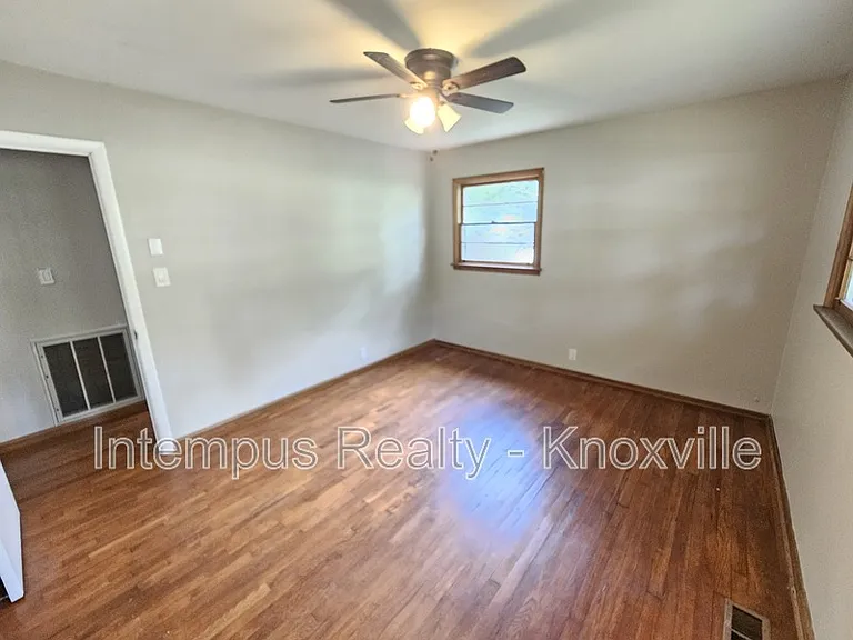 2000 Nandina Dr — Photo 13