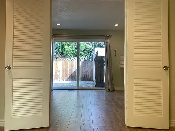 4th image of 1062 Topaz Ave