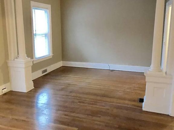 3rd image of 598 Ashland Ave APT 1