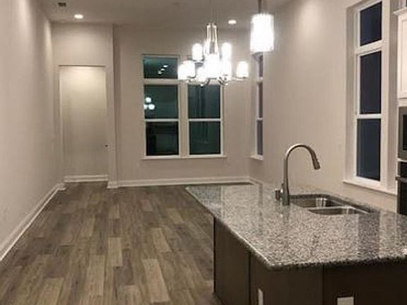 3rd image of 422 Vista Lake Cir