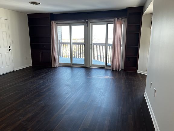 2nd image of 634 W 2nd St APT 1-306