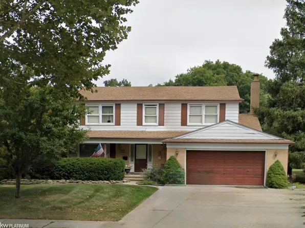 4454 Greensboro Dr, Troy, MI 48085