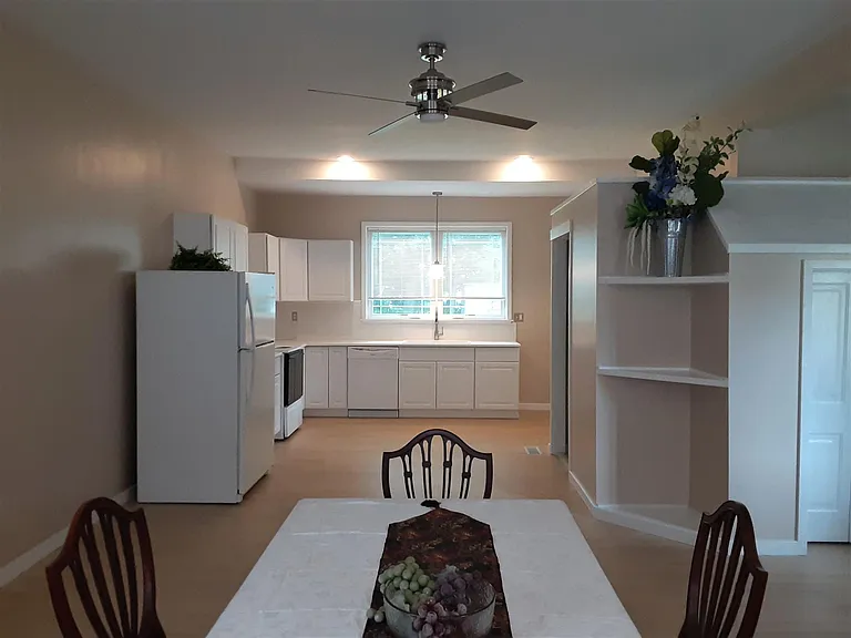 421 Jacobs St — Photo 4
