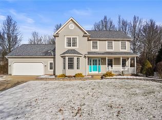 3098 Creek View Dr, Cuyahoga Falls, OH 44223