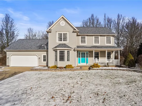 3098 Creek View Dr, Cuyahoga Falls, OH 44223