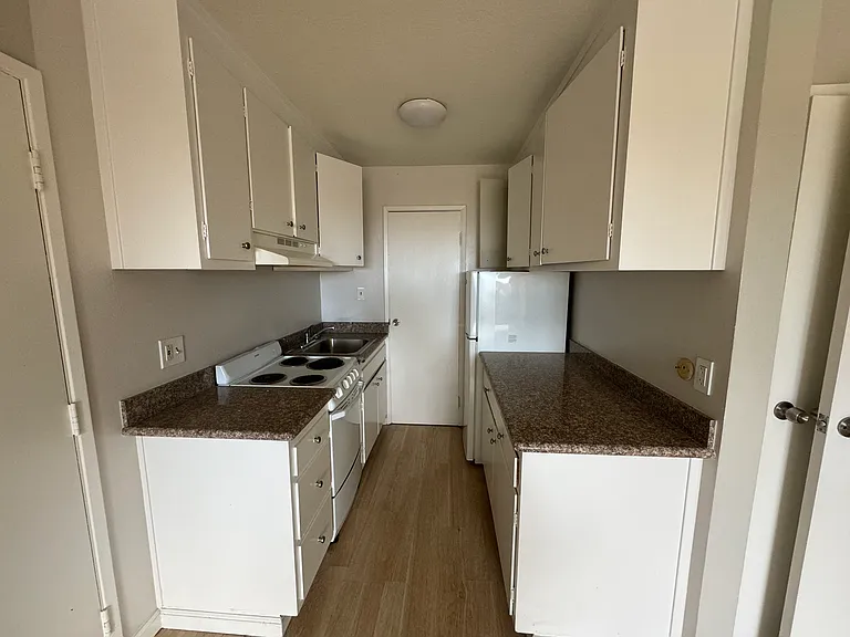 Kitchen of #7