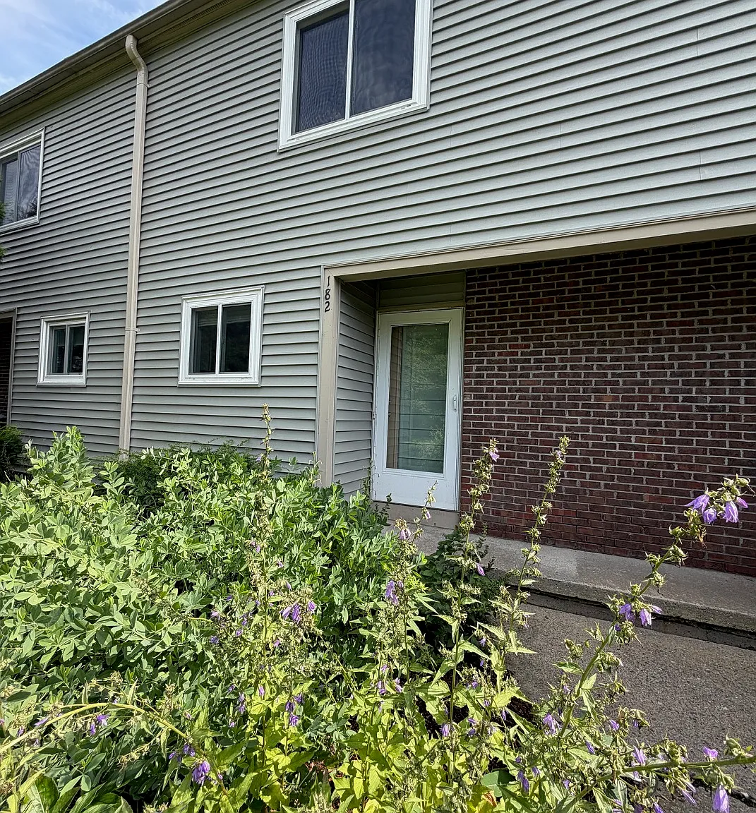 182 Locust Hill Rd — Photo 4