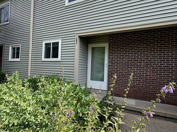 4th image of 182 Locust Hill Rd
