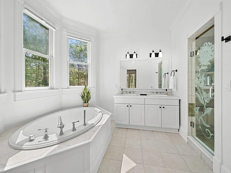 23 Shorewood Dr — Photo 8