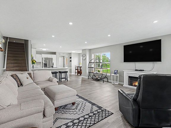 5th image of 3657 Andover Ln #24