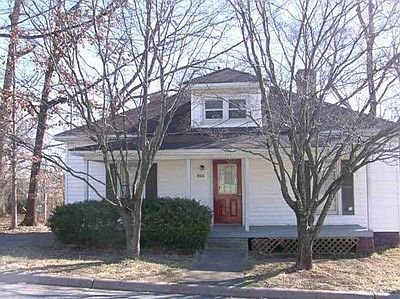 2nd image of 815 Aladdin St