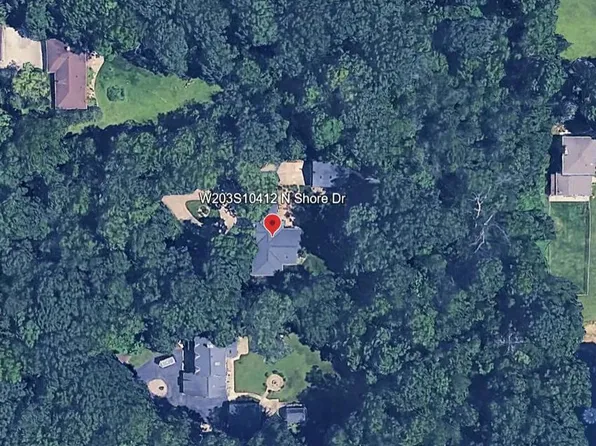 W203S10412 North Shore DRIVE, Muskego, WI 53150