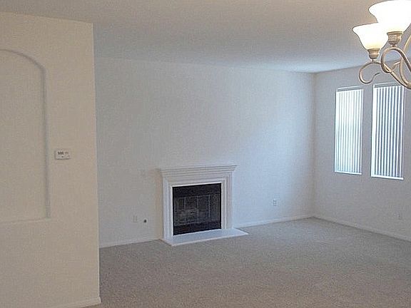 3rd image of 4158 Spencer St