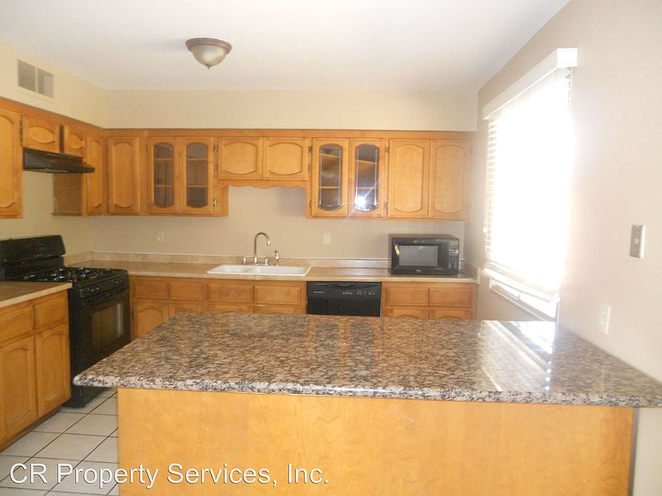2nd image of 2214 W Laurel Ln