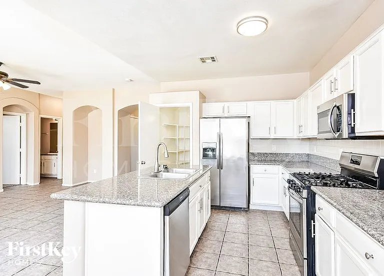 5008 Sparkling Sky Ave — Photo 7