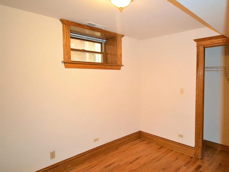 638 W Drummond Pl #G — Photo 2