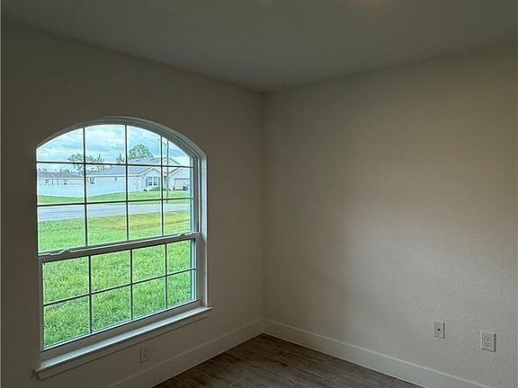 3rd image of 563 Windermere Dr
