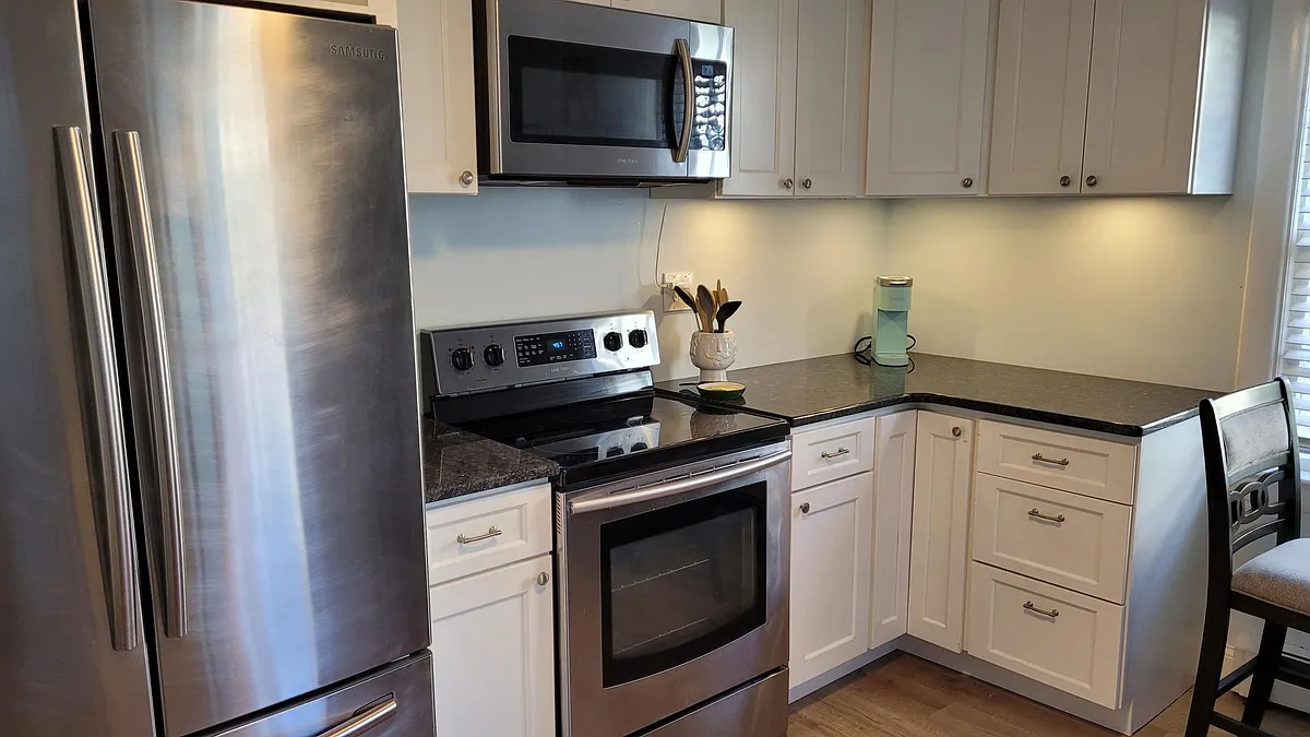 Building Photo - 82 Burnside Ave #1