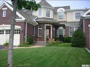 60 Kensington Cir, Manhasset, NY 11030