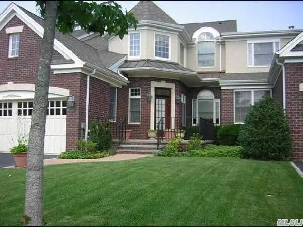 60 Kensington Cir, Manhasset, NY 11030