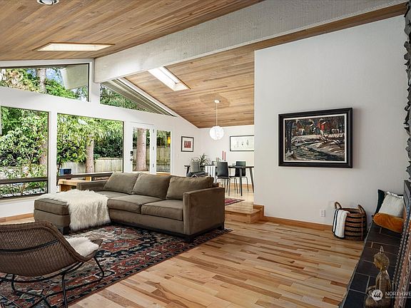 5th image of 2212 NE 187th Avenue