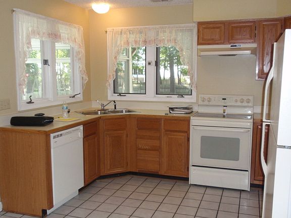 5th image of 903 Eastnor Ct
