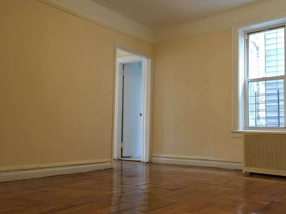 1st image of 1860 E Tremont Ave