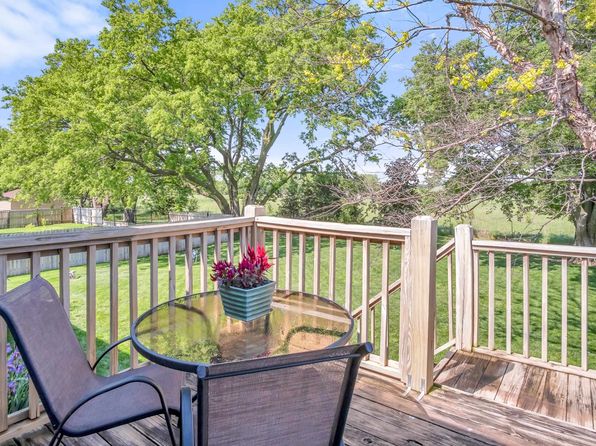 1303 Redbud Ct, Halstead, KS 67056