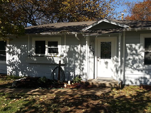3rd image of 207 E North St