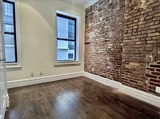 Rented by Avenues Real Estate | media 17