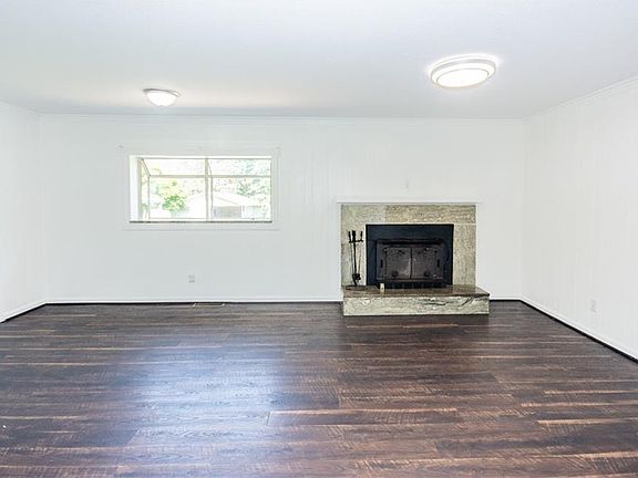 3rd image of 125 Linda Dr