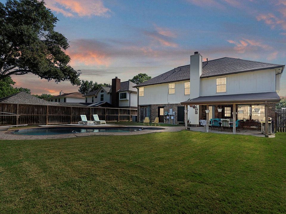 1st image of 611 Woodlake Cir