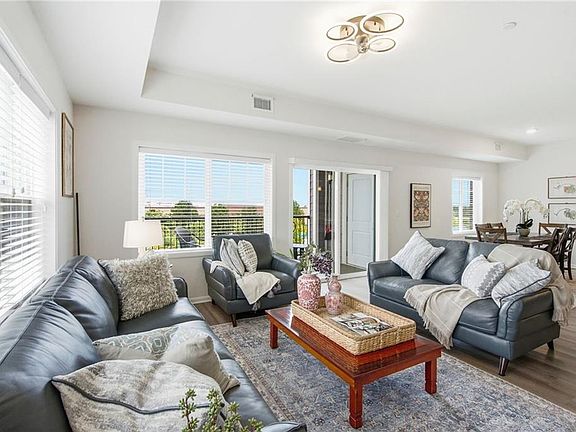 4th image of 7800 W 123rd St #116