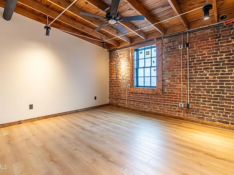 453 E Main St #800 — Photo 7