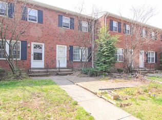 20145 Grannis Rd #10, Fairview Park, OH 44126