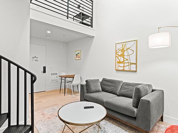 4th image of 2263 Sacramento St #203