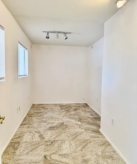 11801 N Coggins Dr — Photo 10