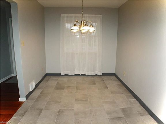3rd image of 437 N 10th St